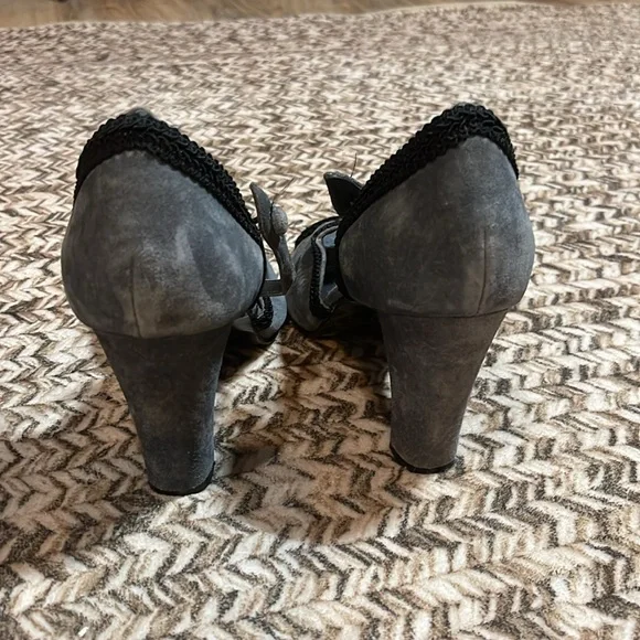 Vintage Newport News Gray Suede Women's Heels - Picture 4 of 10